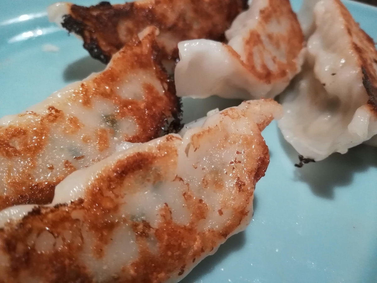 餃子の焼き色がいいですね