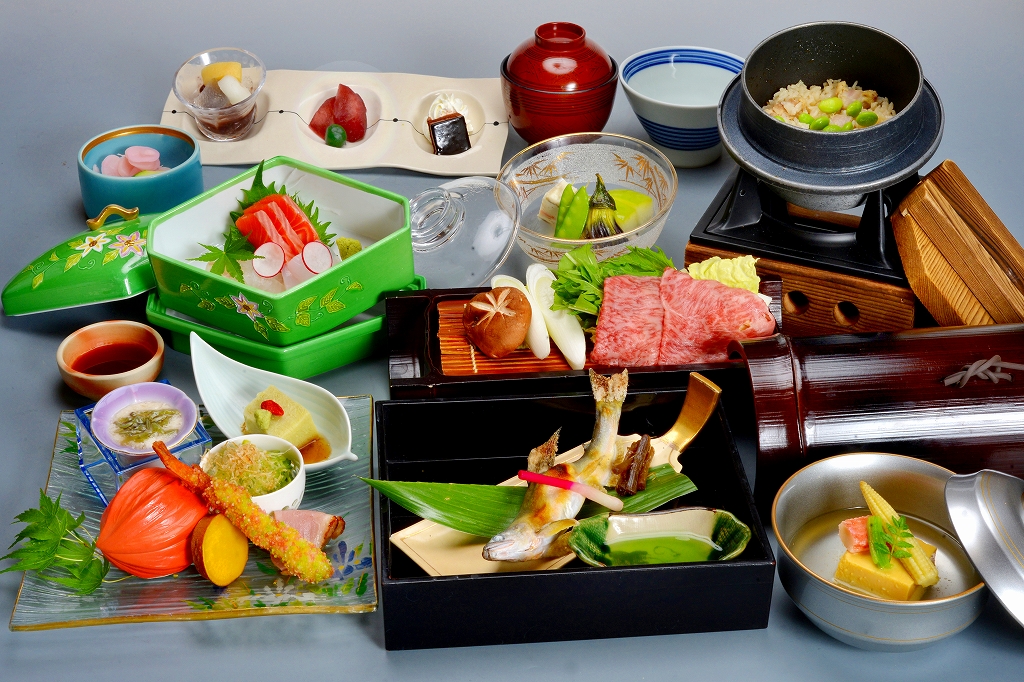 個室料亭で一品一品ぜいたくに頂く!湯の花亭“本格会席”