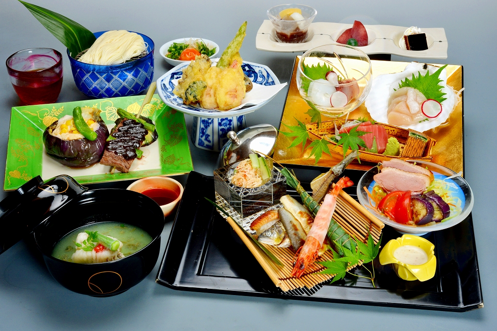 料亭の料理長が選び抜いた素材!湯の花亭“厳選会席”