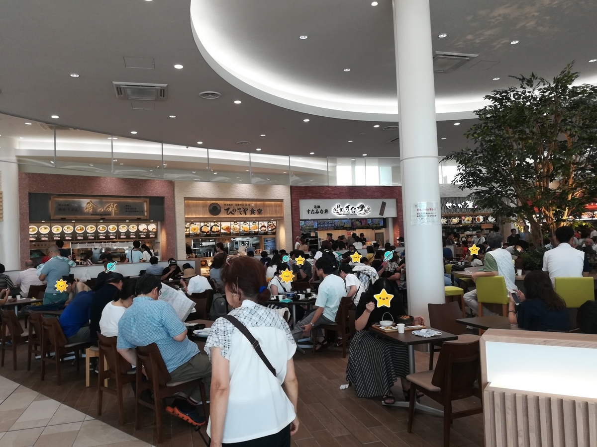 蓮田サービスエリアのフードコートは広大です!