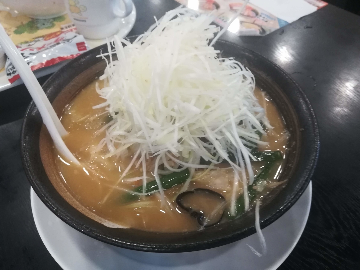 幸楽苑の味噌野菜たんめんに千切りネギをトッピングした豪華バージョン!