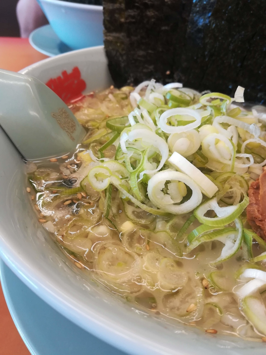 薬味ネギが食欲をそそる!