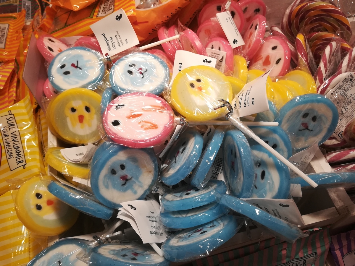 動物の絵が描かれたキャンディー