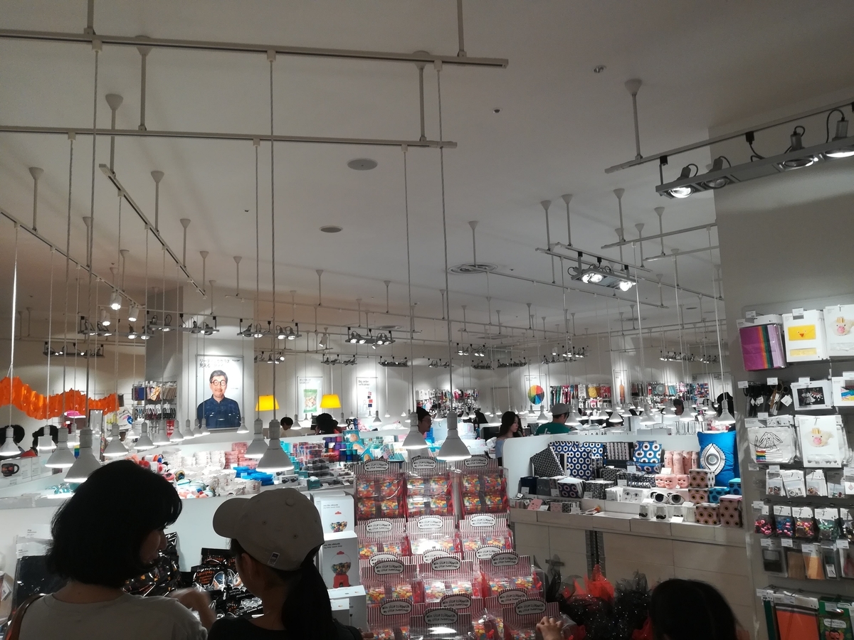 楽しいグッズがいっぱいでみんな笑顔です