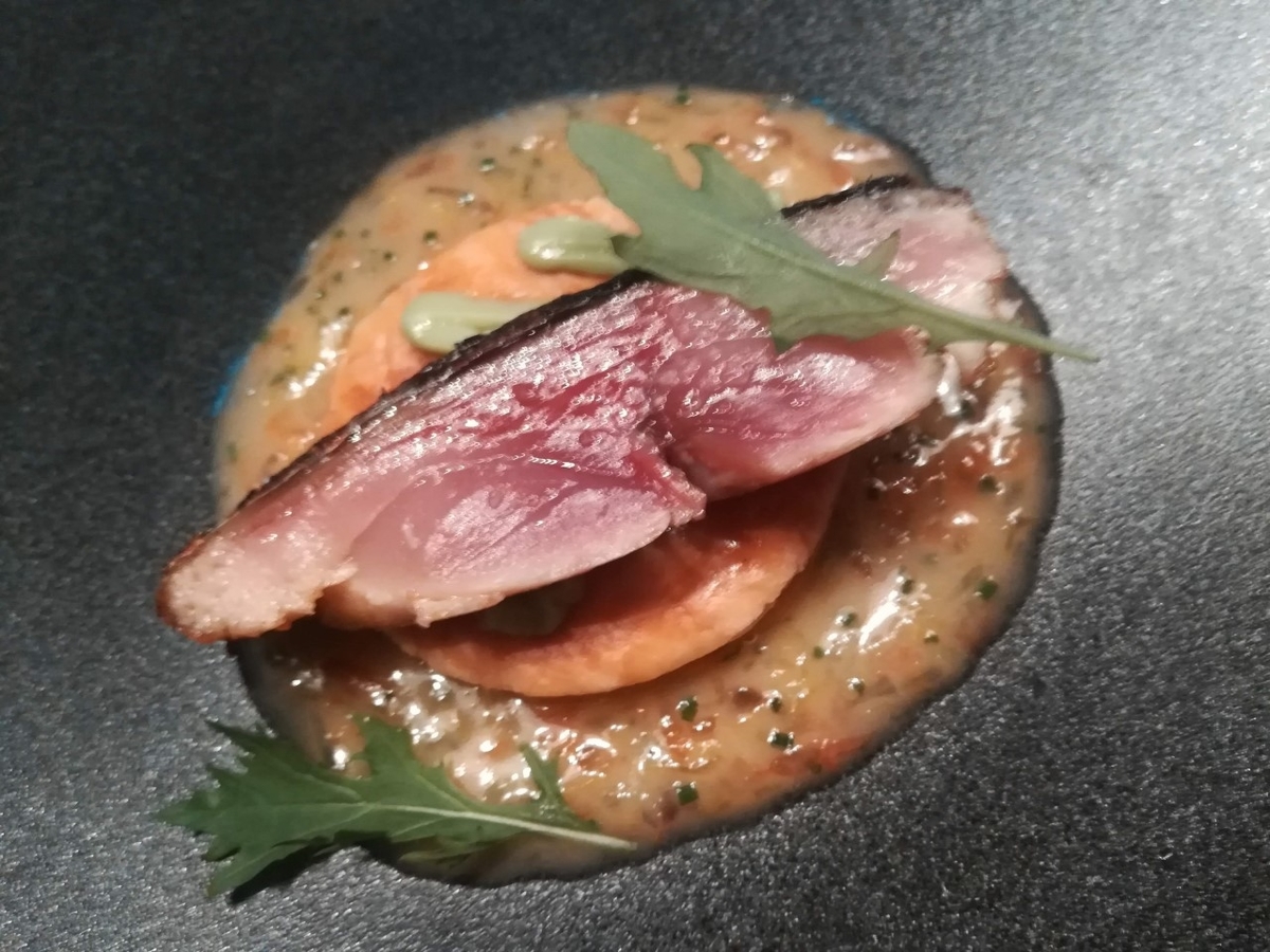鯖のタルト 柑橘のクリームと水菜