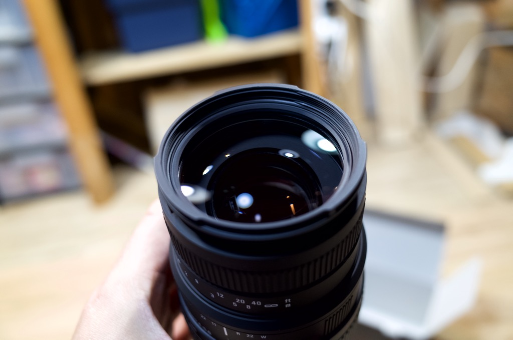 新品の望遠ズームレンズなのに一万円と少しで買えちゃうんだなあ 新品の望遠ズームレンズなのに一万円と少しで買えちゃうんだなあ