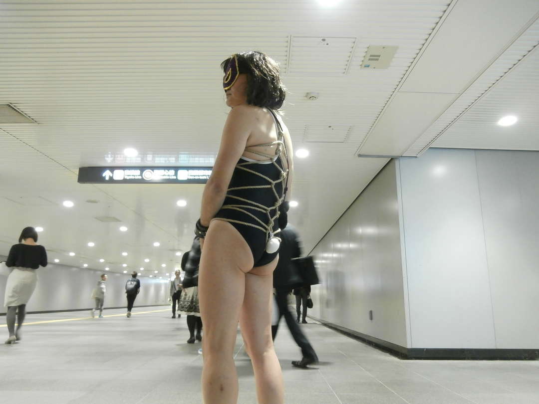 緊縛　水着 渋谷ハロウィン2018 スクール水着緊縛であるき回りました。その１ - おとなのお遊び