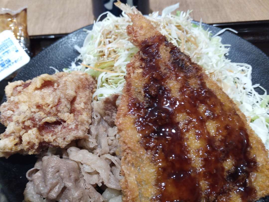 久しぶりの黒い吉野家で牛からアジフライ定食 今日のごはんは何にしようかな 久しぶりの黒い吉野家で牛からアジフライ定食 今日のごはんは何にしようかな