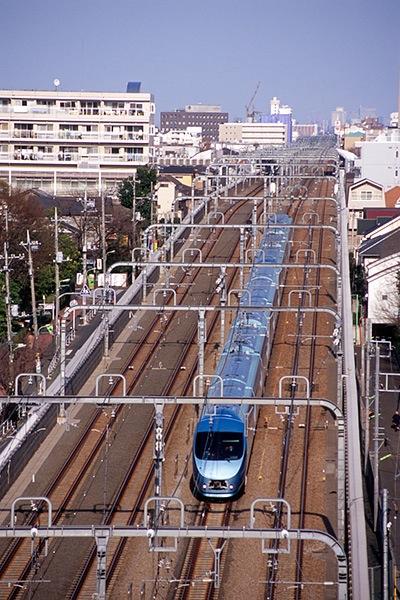 080316成城コルティから見たメトロはこね23号