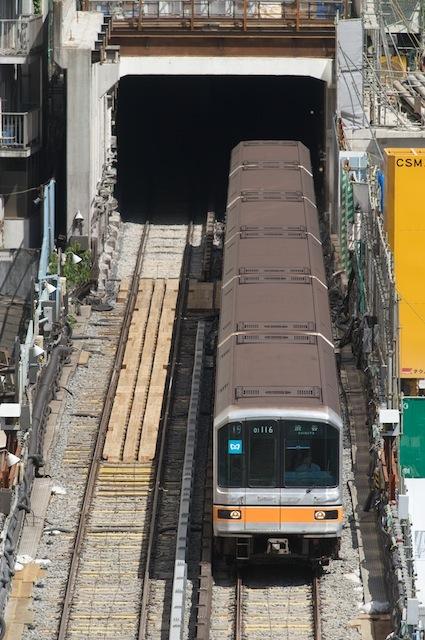090906 トンネルを出る銀座線