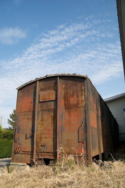 090922 七百車庫横の貨車廃車体