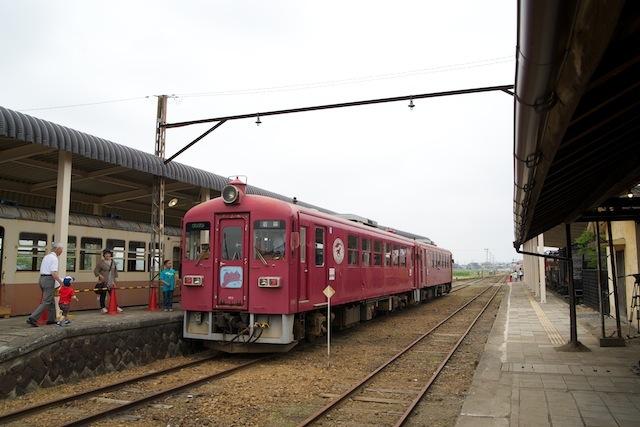 100613 発車を待つくりでん乗車会一番列車