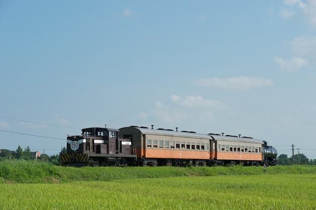 100828 津軽飯詰付近を走る混合列車