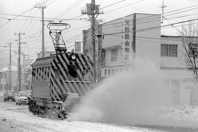 930223 万代町付近で除雪中の排雪6号