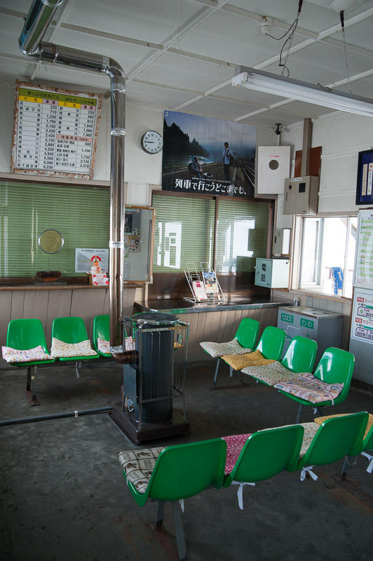 101231 天塩中川駅待合室