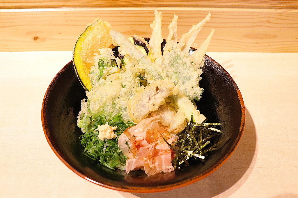 福岡のうどんの新しい流れ 薬院の萬田うどんに行くなら 野菜天ぶっかけ が絶対オススメ ぐるなび みんなのごはん