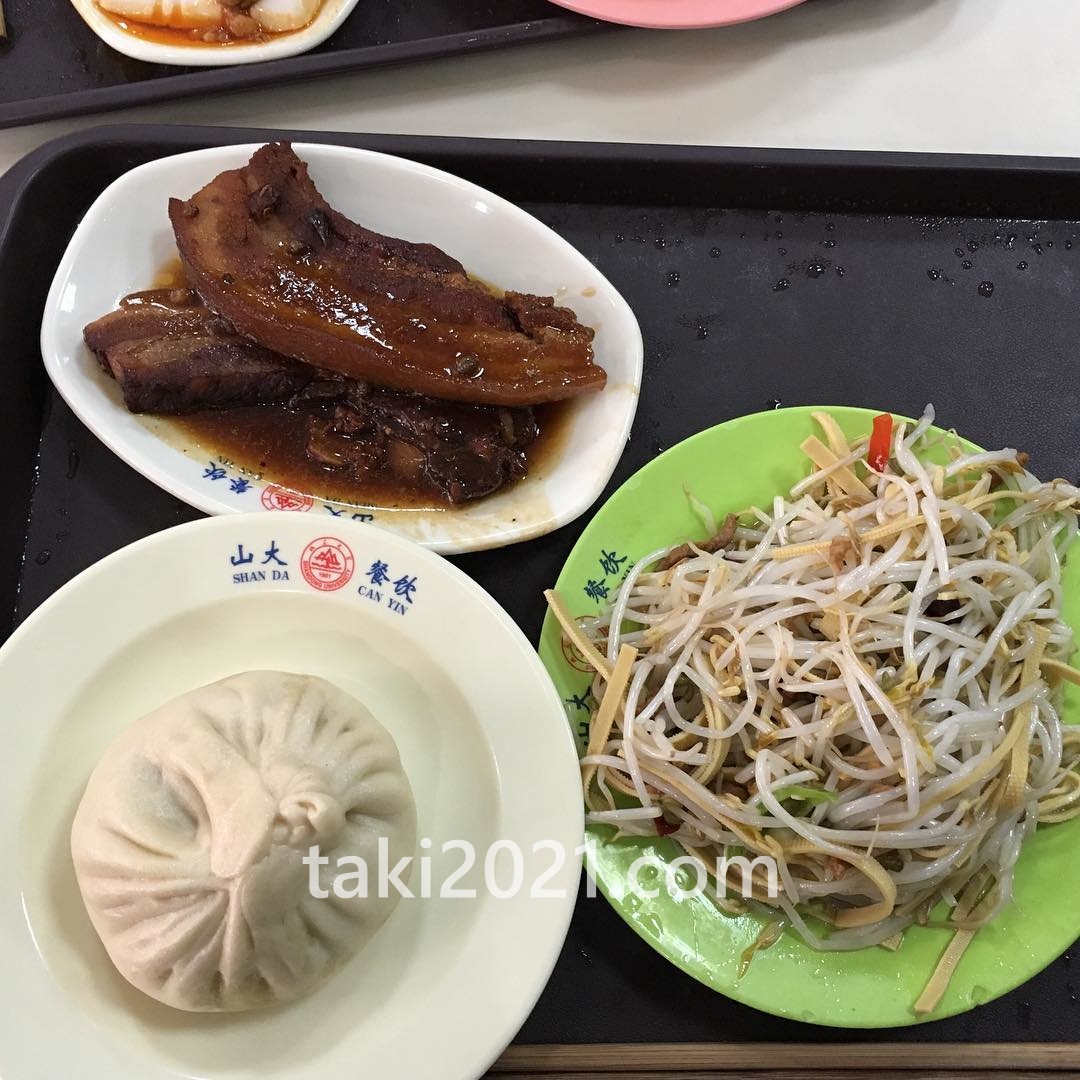 豚の角煮と饅頭ともやし炒め