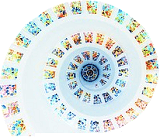 色反転した螺旋状に並ぶステンドグラス