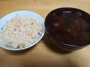 ご飯と味噌汁