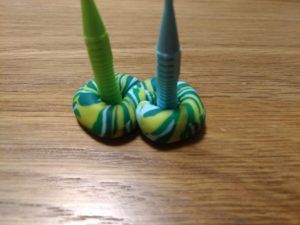 水色と黄緑の歯間ブラシ立て