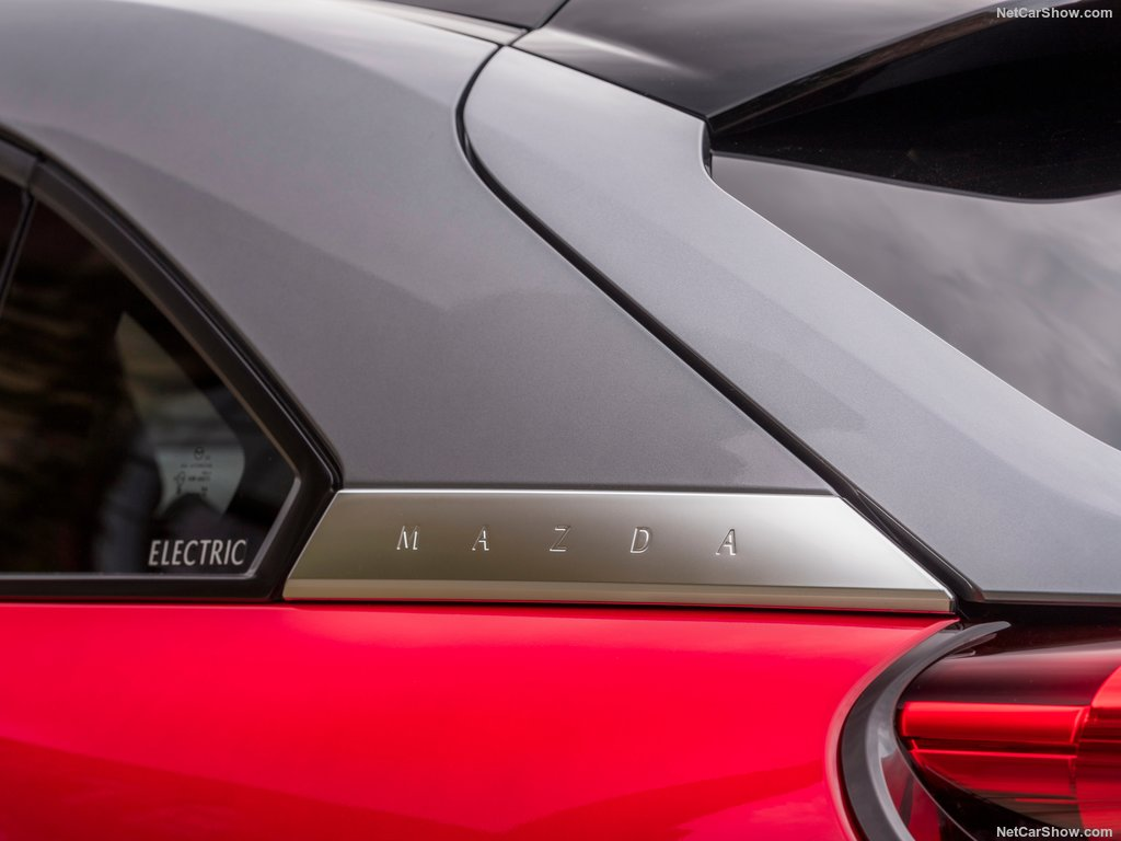 Dピラーの Mazda エンブレムが装着されていないmx 30の実車画像 つらつらとmazda Dピラーの Mazda エンブレムが装着されていないmx 30の実車画像 つらつらとmazda