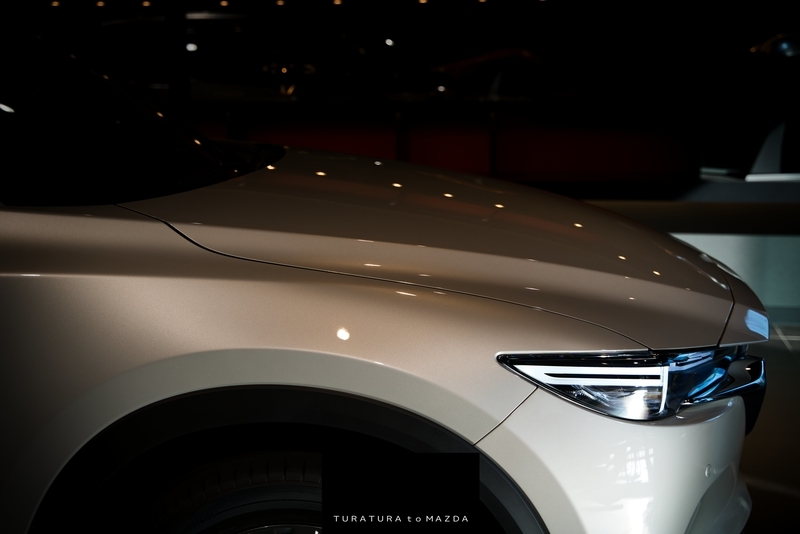 プラチナクォーツメタリックのロードスター（MX-5）」をイメージ