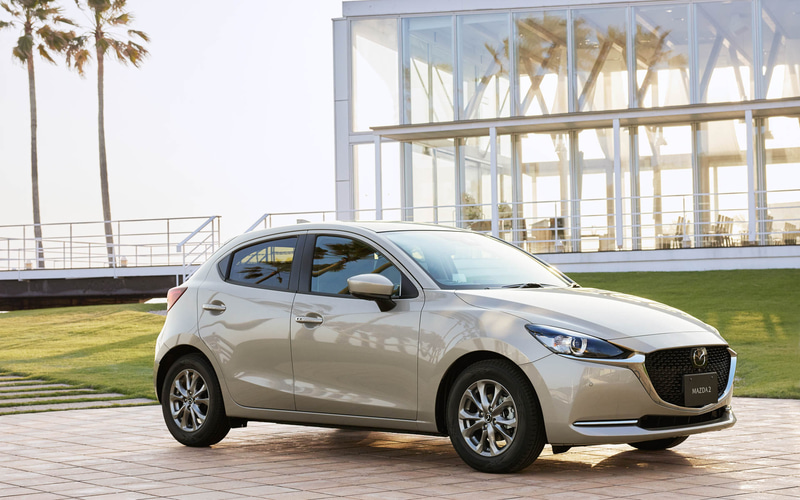 マツダブランドスペース大阪でmazda2の新たな特別仕様車 Sunlit Citrus の実車が展示開始されるようです つらつらとmazda