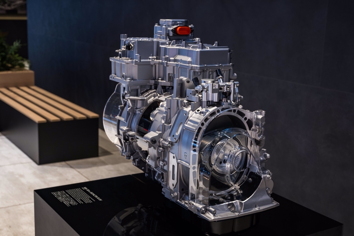 イ*ク様 ロータリーエンジン アルミ製 コンパクト マツダが発電用ロータリーエンジン搭載のPHEV「MX-30 R-EV」を