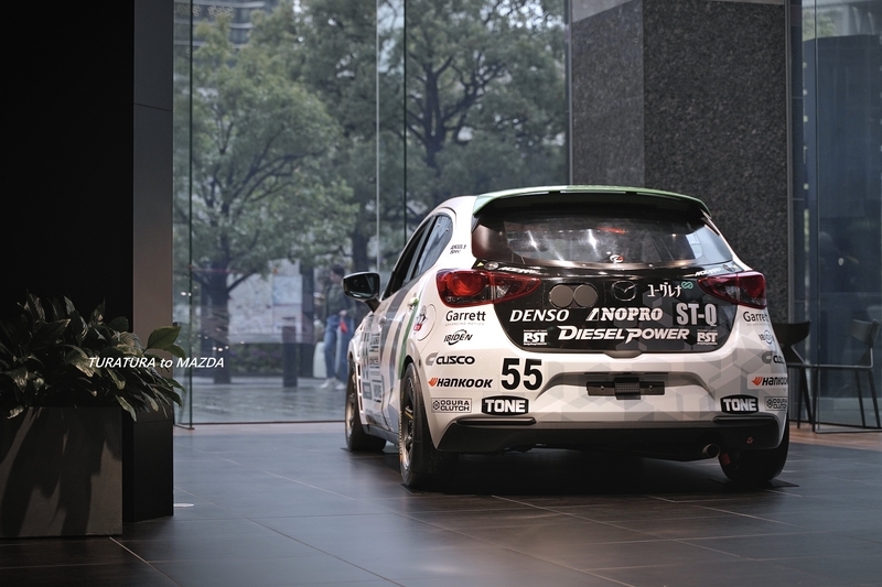 マツダブランドスペース大阪で「MAZDA SPIRIT RACING MAZDA2 Bio