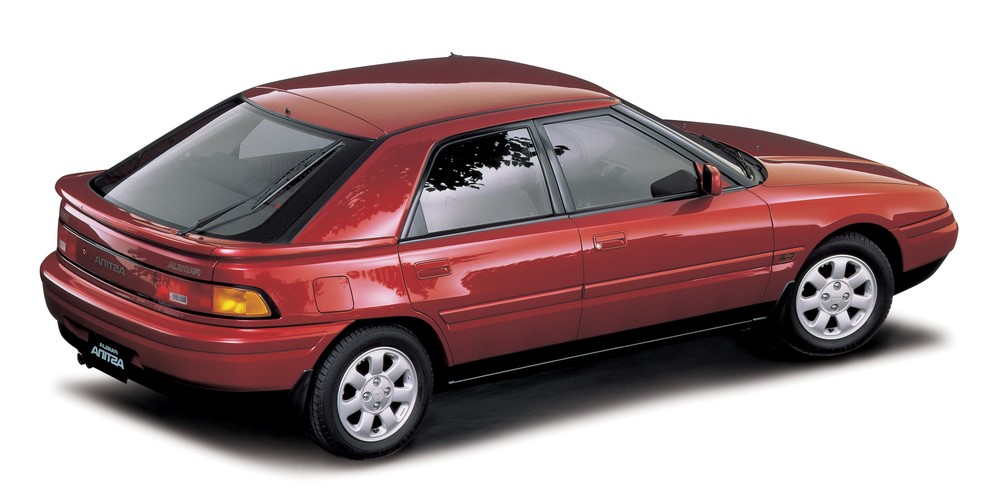 ほぼ新車状態（未登録車）の「MAZDA 323F（ファミリア