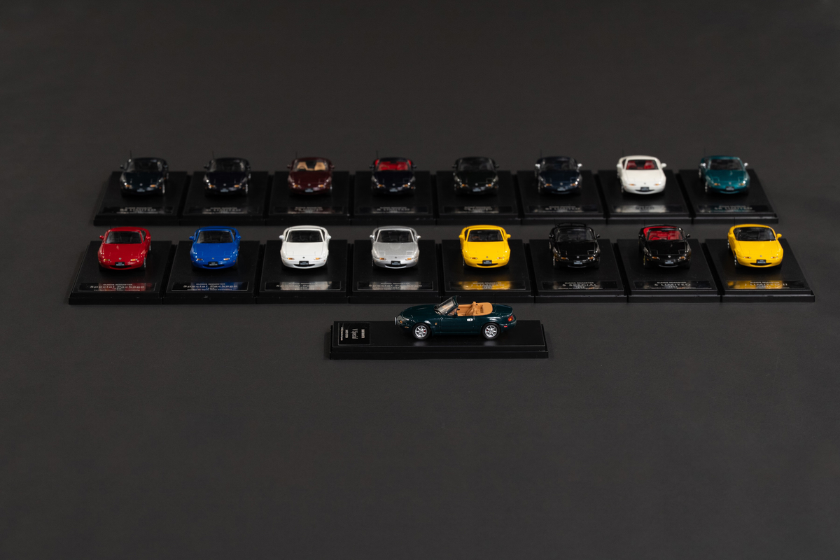 MAZDA COLLECTIONで「ユーノスロードスターモデルカーセット 1/43」が3