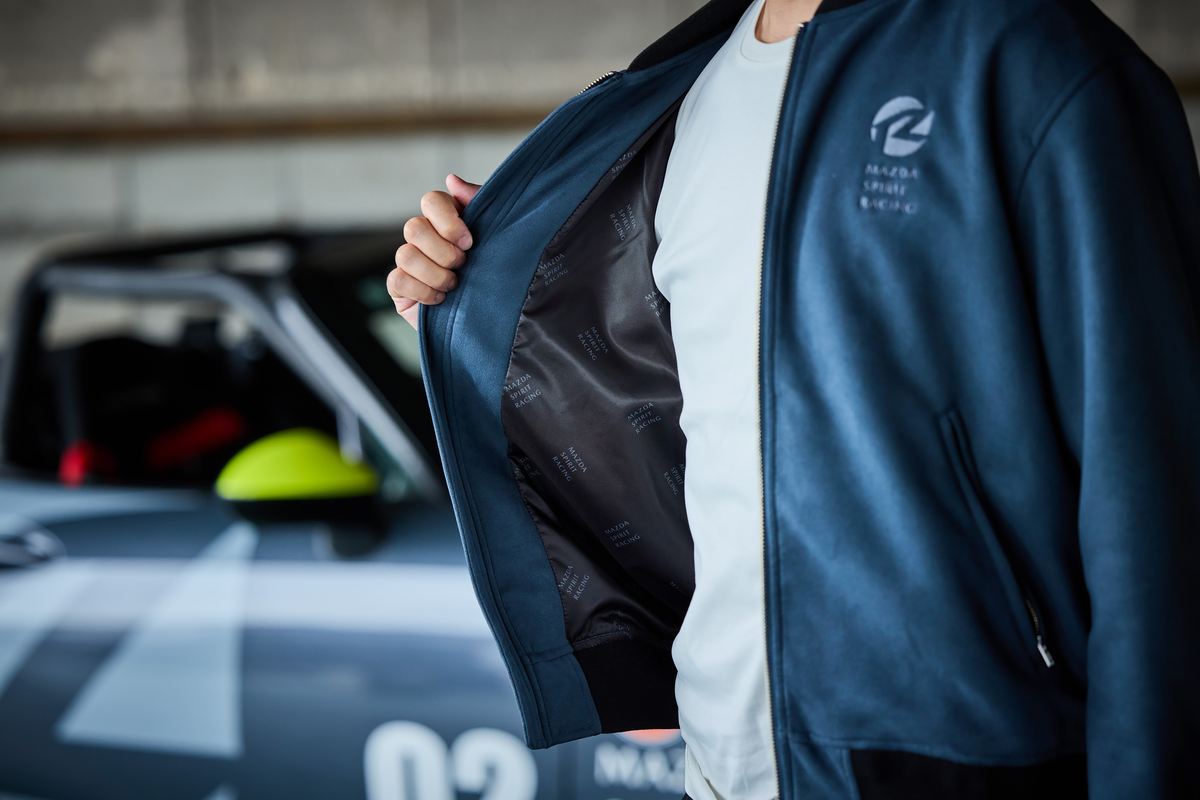 MAZDA COLLECTIONの新グッズ「フェイクスエードブルゾン MAZDA SPIRIT 