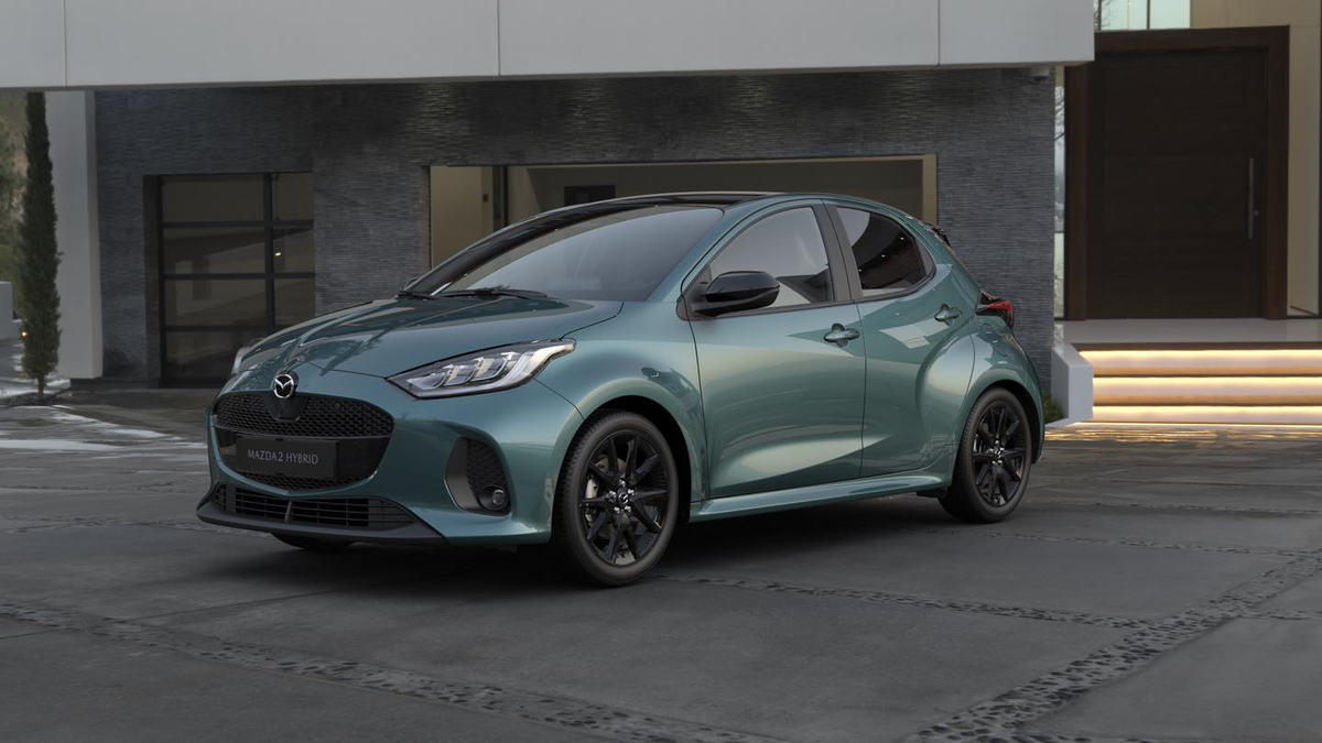 マツダ2 MAZDA2 HYBRID 2026年モデル（Fern Green）」の実車画像。 - つらつら