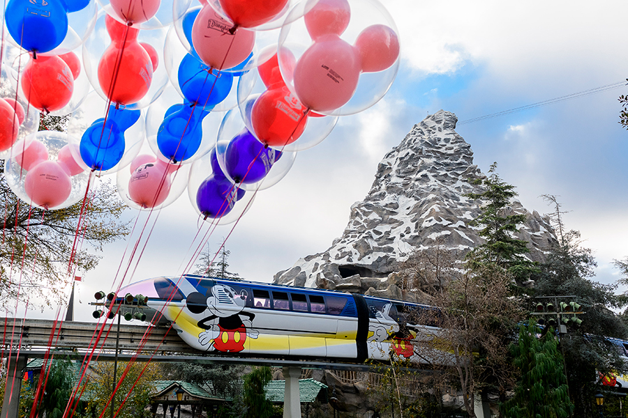 WALT DISNEY WORLD MONORAIL ディズニー　モノレール