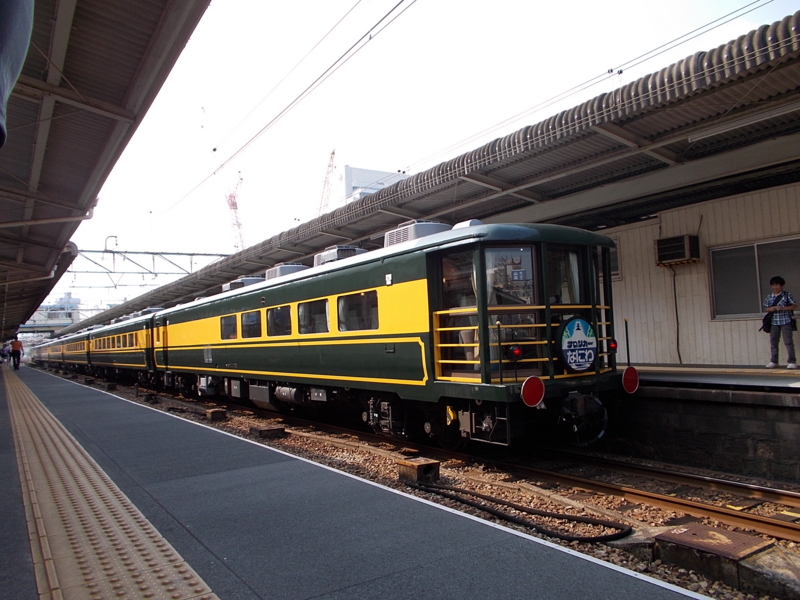 団体列車「サロンカーなにわ」　EF65PF牽引　広島駅にて