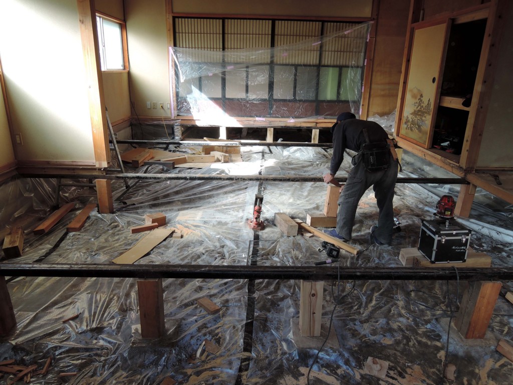 佐渡 川上さんなら/簡易プレハブ建物の床改修 - 工務店 佐渡 takumi-2jamの日記
