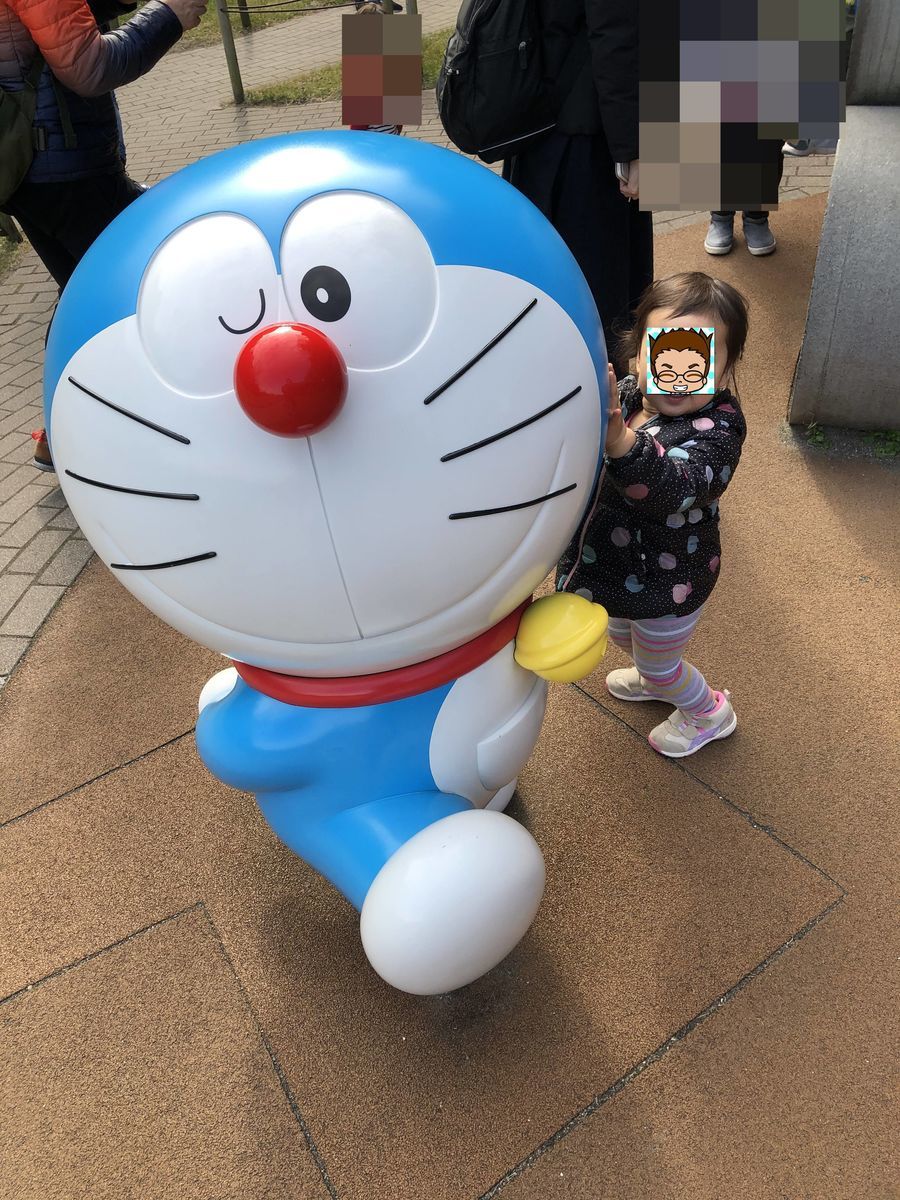 ドラえもんとハグ