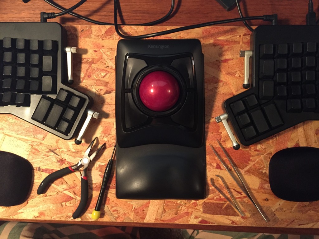 ErgoDox EZのキースイッチが家にあるもので何とか交換できた話
