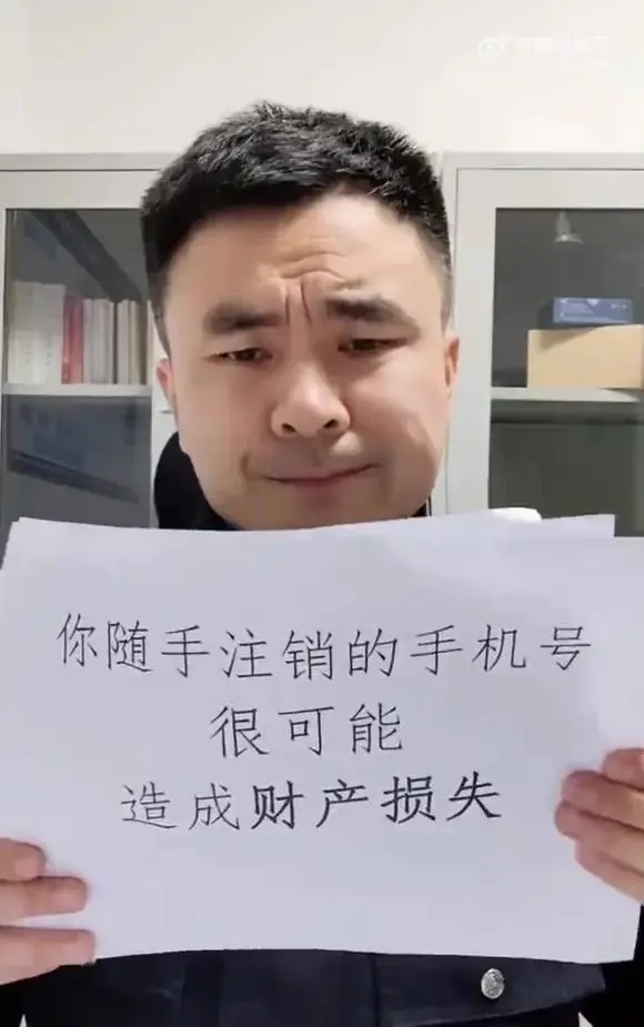 初期に収集された古い電話は、中国民国に残されています。