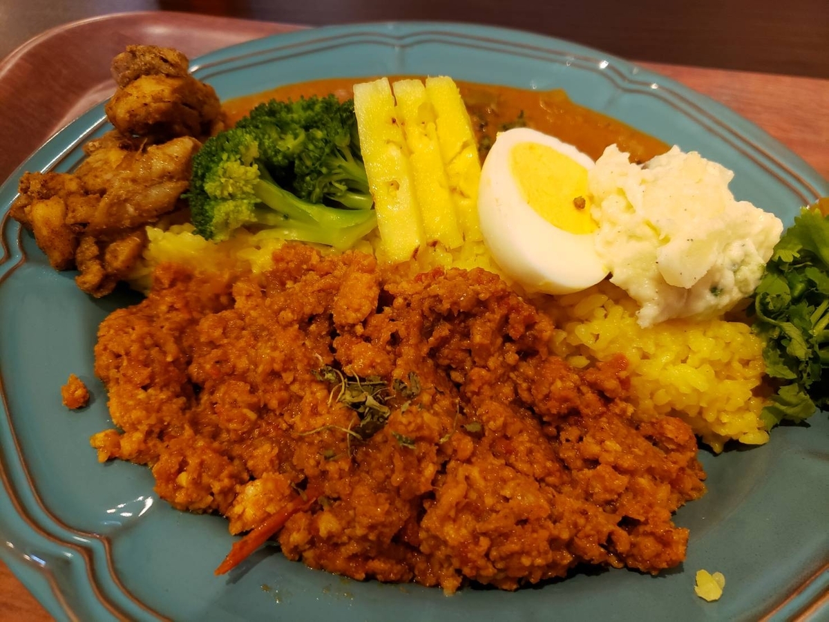 立川市のレストラン「カレー会議室」