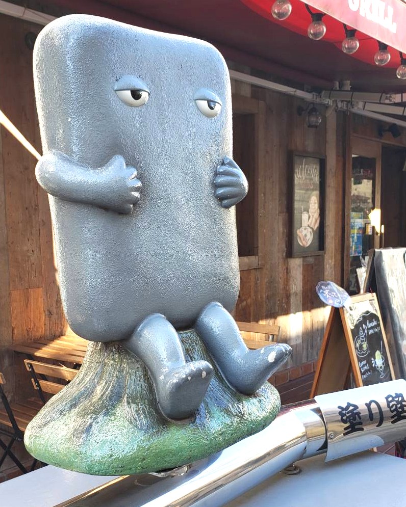 天神通りのぬりかべ