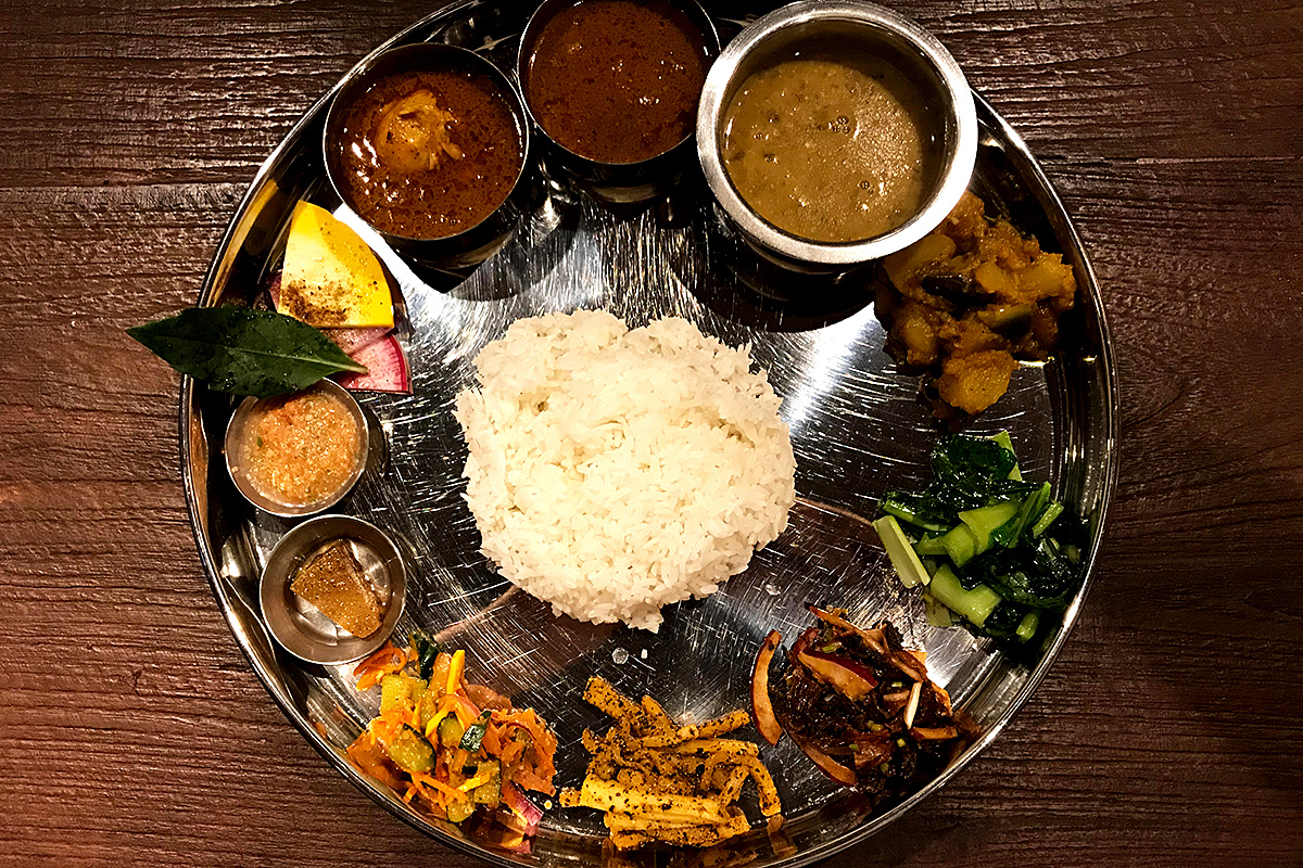 寄稿：豪徳寺の新店「OLD NEPAL」で、ネパール料理のカジャ（軽食）と