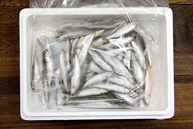 琵琶湖産　天然小鮎干し　開き　小鮎ジャーキー　100g入り　栄養満点です 琵琶湖産 天然小鮎干し 開き 小鮎ジャーキー 100g入り 栄養満点