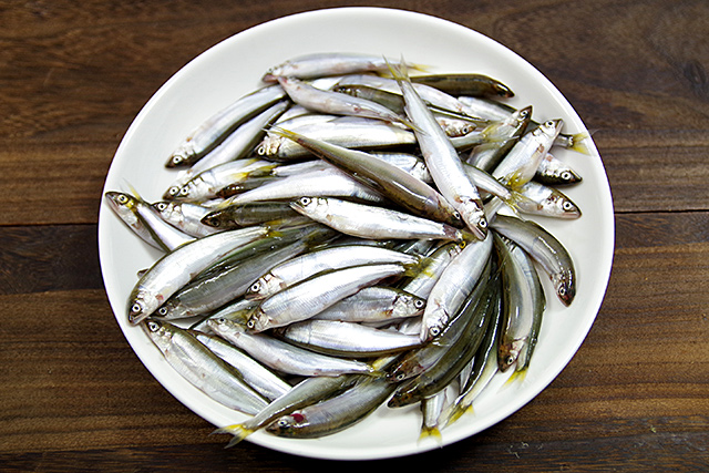 琵琶湖産　天然小鮎干し　開き　小鮎ジャーキー　100g入り　栄養満点です 琵琶湖産 天然小鮎干し 開き 小鮎ジャーキー 100g入り 栄養満点