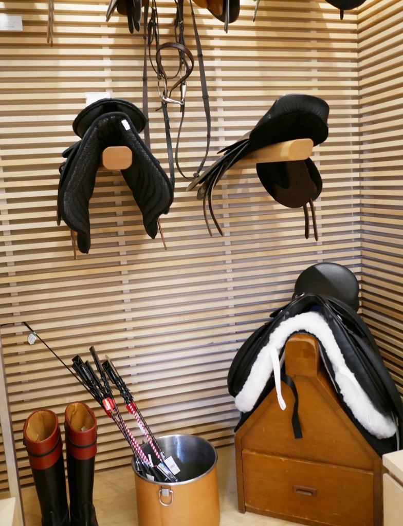 日本唯一の馬具メーカー、ソメスサドルに行ってきた。 - どさんこカメラ