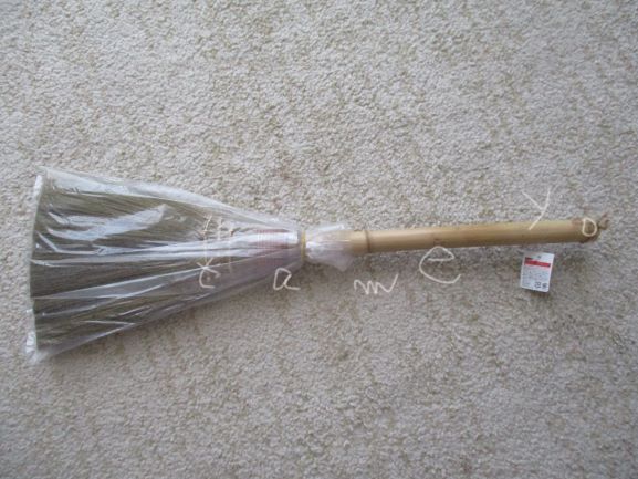 100均セリアのほうきを活用 掃除機が不調でも買い換えしない 貯め代のシンプルライフと暮らしのヒント