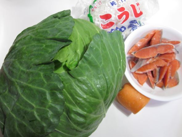 紅鮭とキャベツの麹漬け