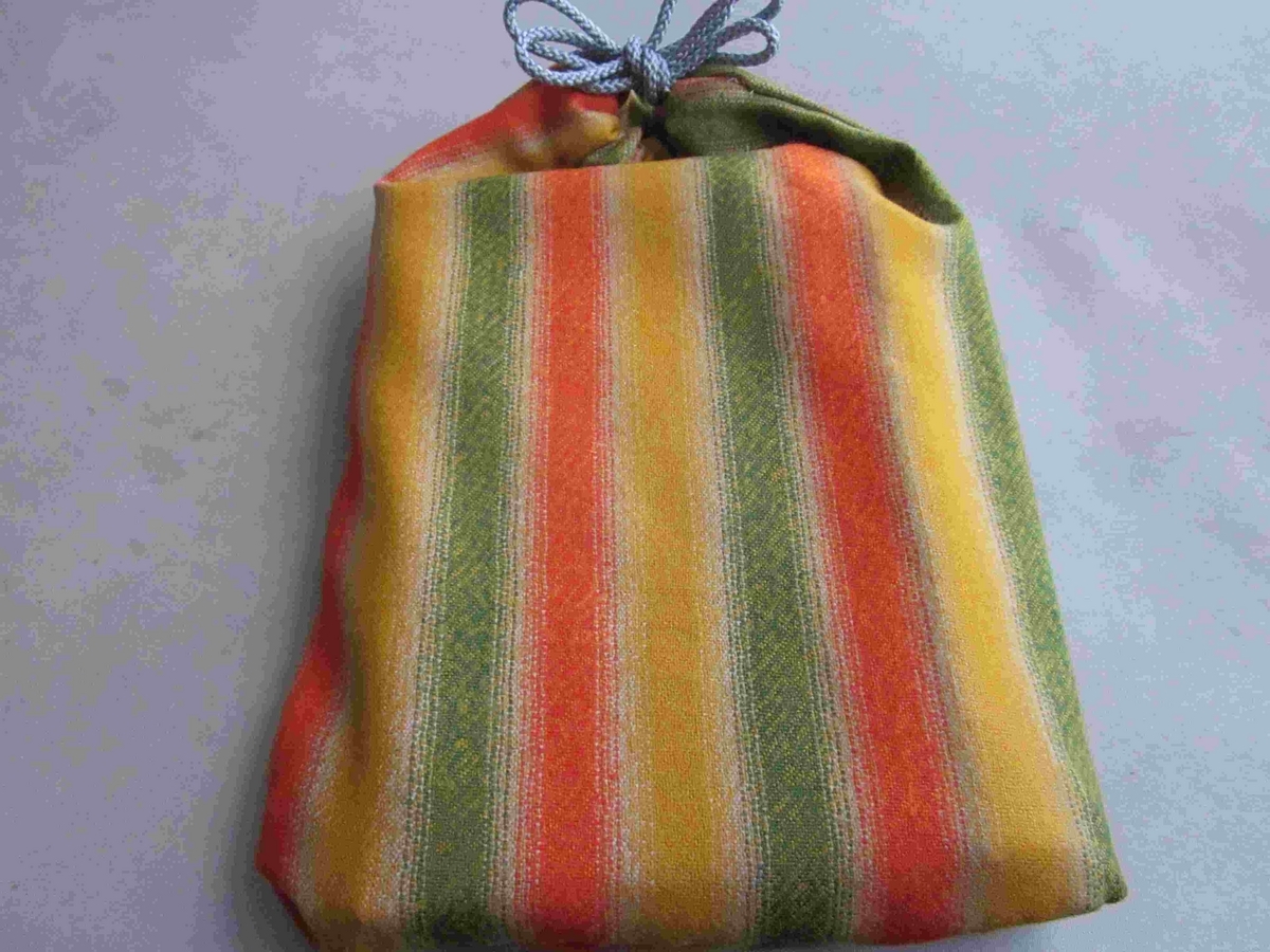 手縫いで御朱印帳入れ