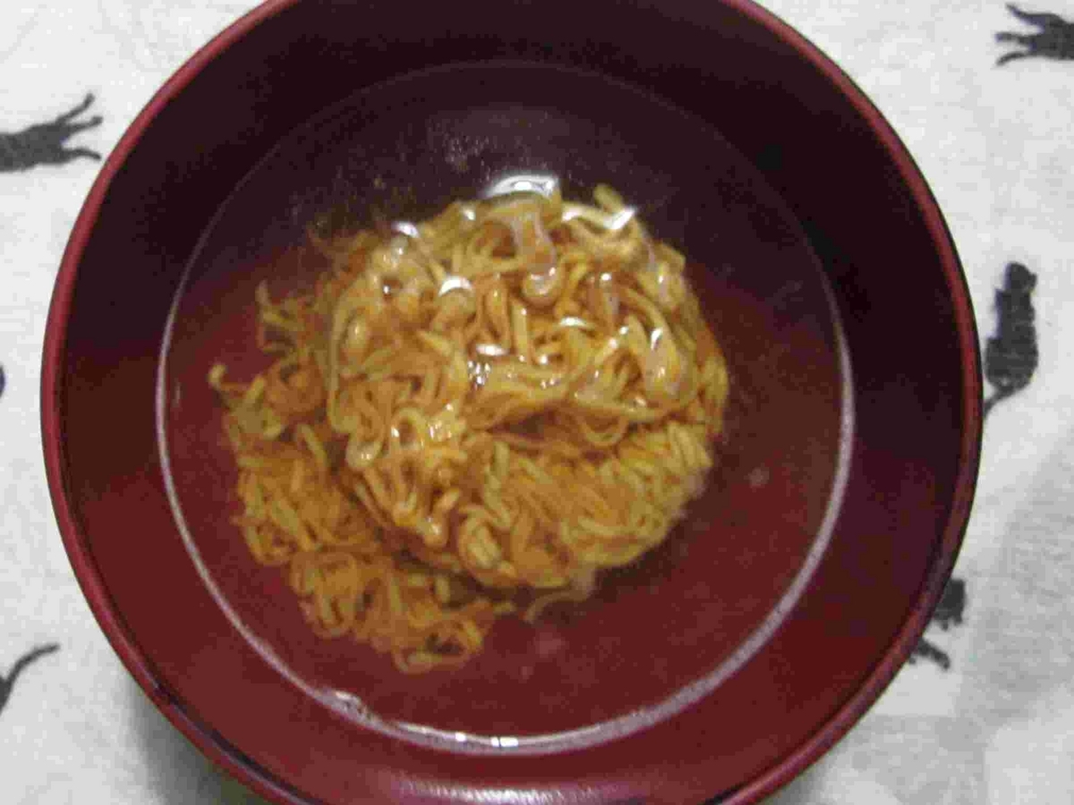 マグカップで食べるチキンラーメンミニ