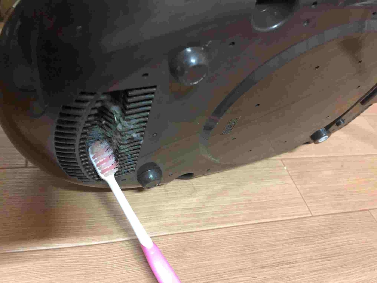 炊飯器の吸気口と排気口そうじ